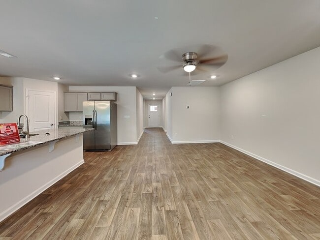 Photo - 302 Crooked Pne Ct