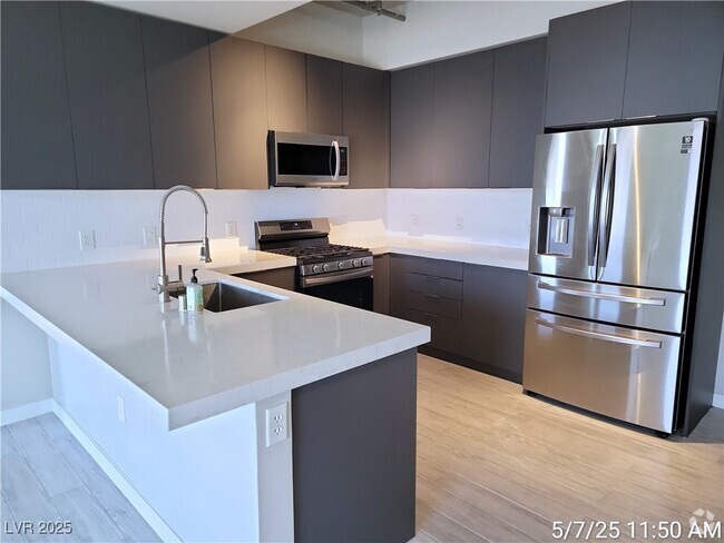 Building Photo - 353 E Bonneville Ave Unit 616 Rental