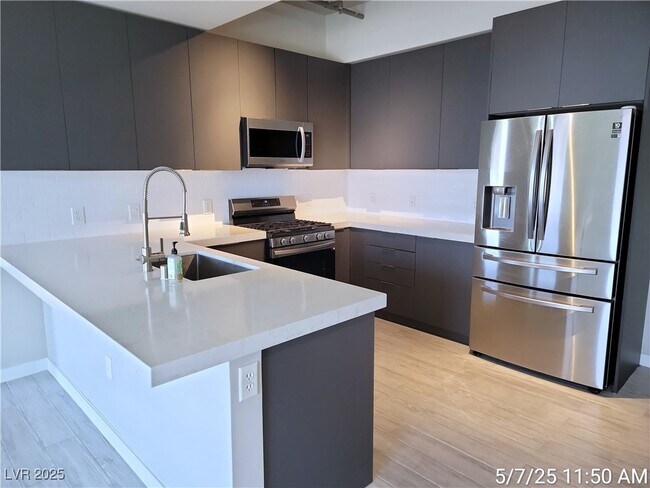 Photo - 353 E Bonneville Ave Unidad 616 Rental