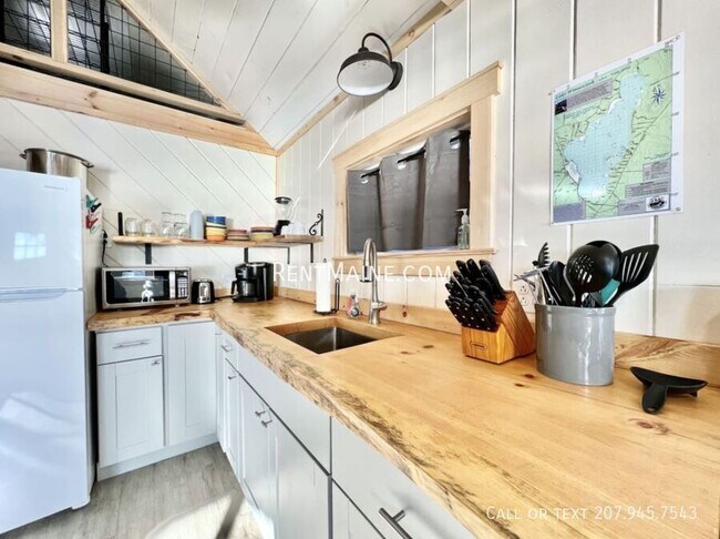 Photo - 8 Sand Beach Ln