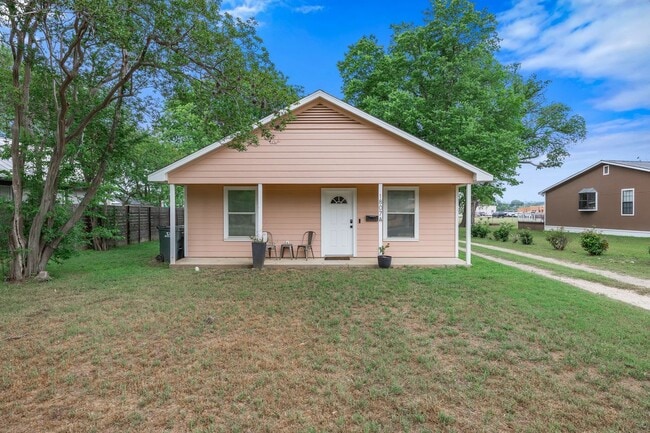 Photo - 1807 Pecan St House