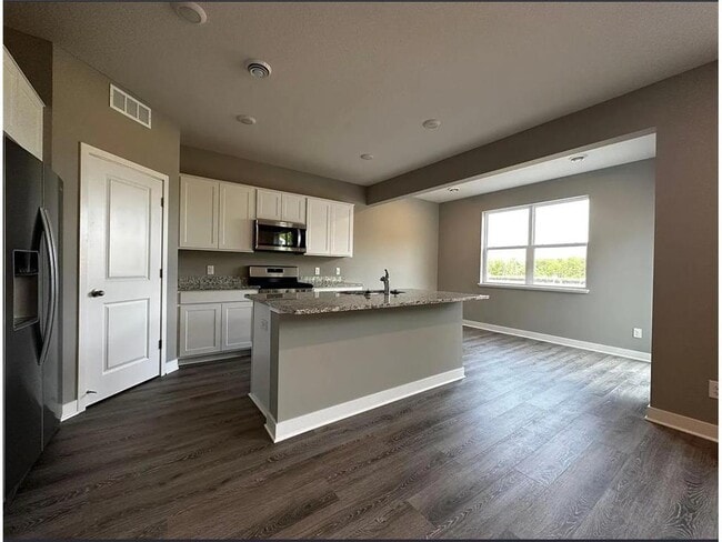 Photo - 12669 Erskin St NE