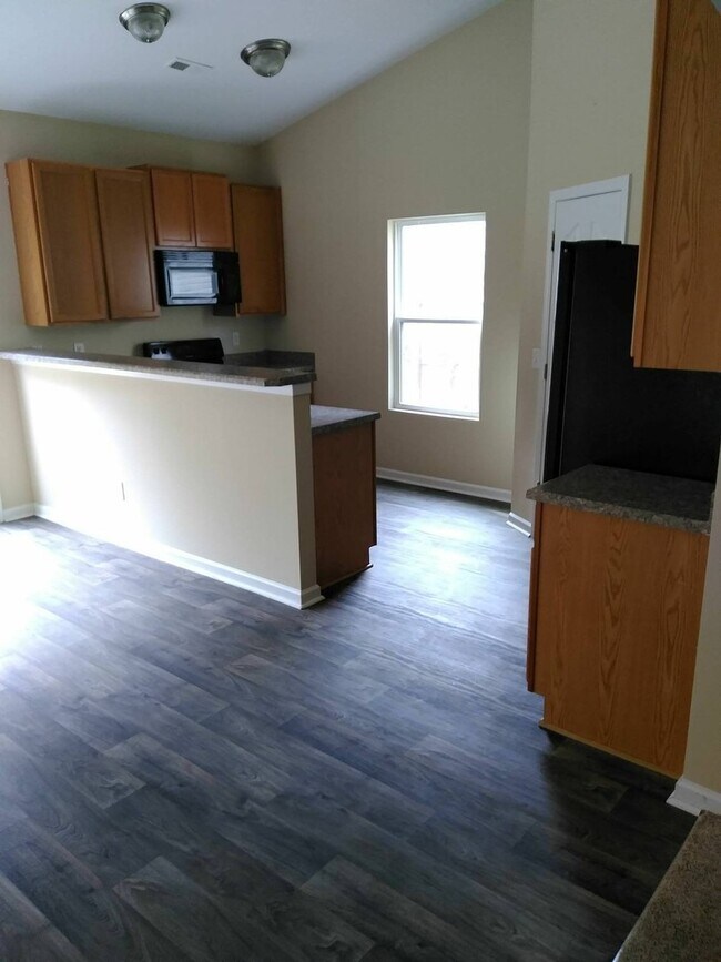 Photo - Spacious 4 Bedroom, 2.5 Bathroom Home!