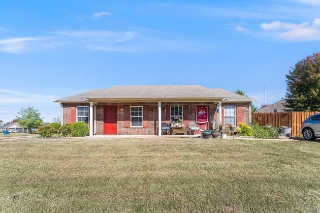 Building Photo - 3300 SW Landau Ct Unit 3300 SW Landau Ct Apt 1