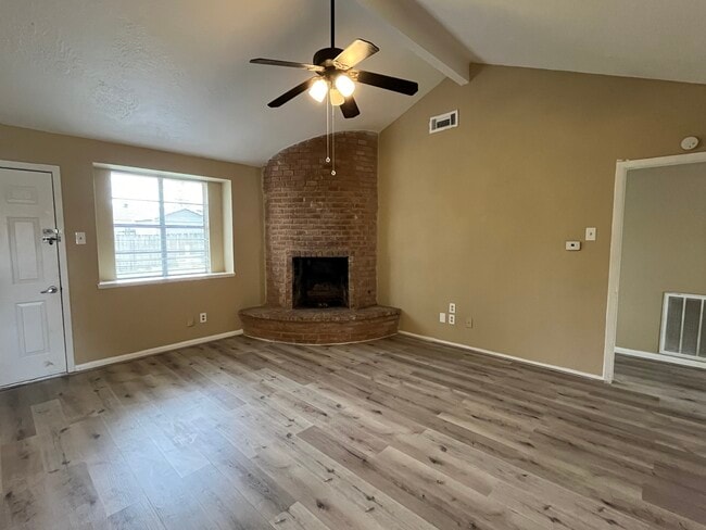 Photo - 806 Canna St