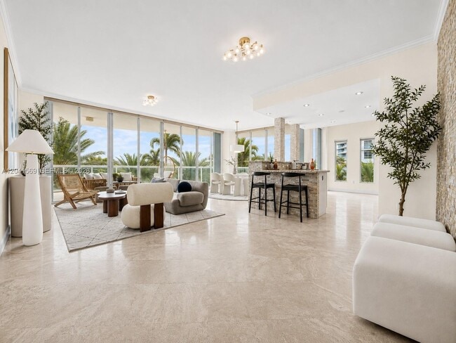 Building Photo - 2645 S Bayshore Dr Unit 304