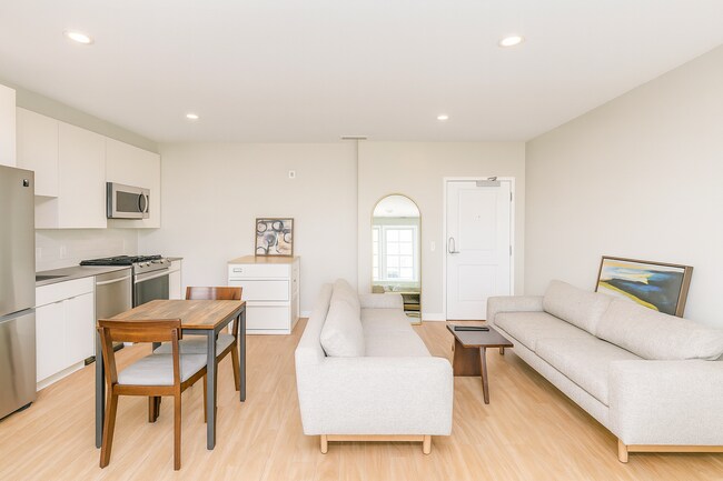 Photo - 2210 Wisconsin Ave NW Unidad 420