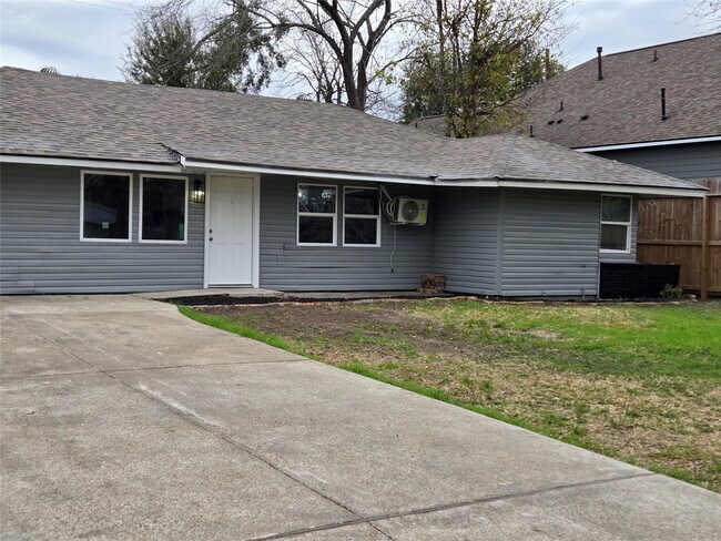 Photo - 5823 Lyndhurst Dr