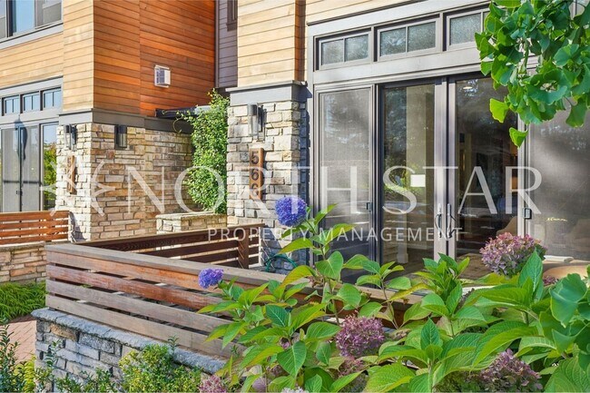 Photo - Luxury Living in the Heart of Lake Oswego: Stylish 3-Story Townhouse