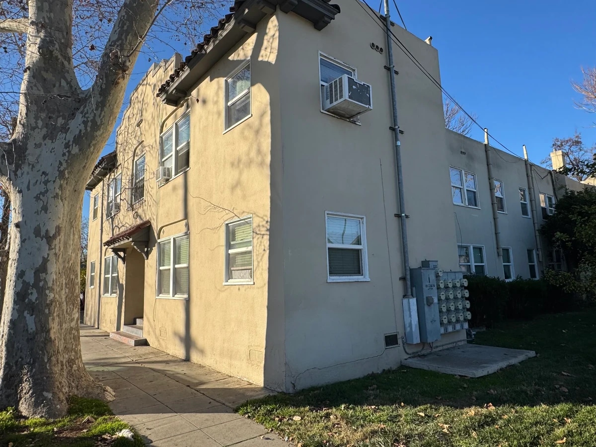 Photo - 333 W 9th St