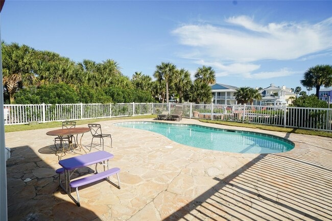 Building Photo - 16619 Bayfront Dr