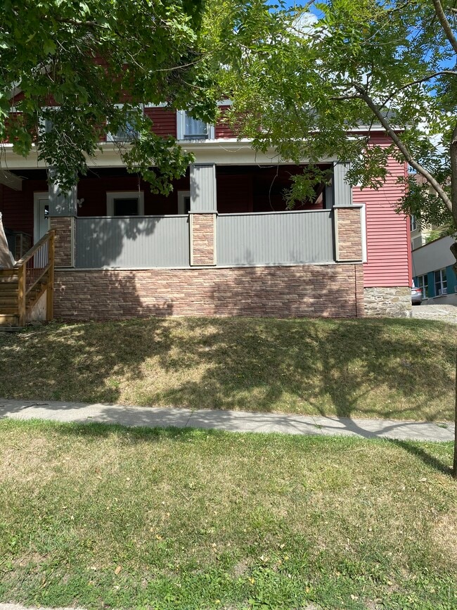 Building Photo - 233 Linden Ave Rental