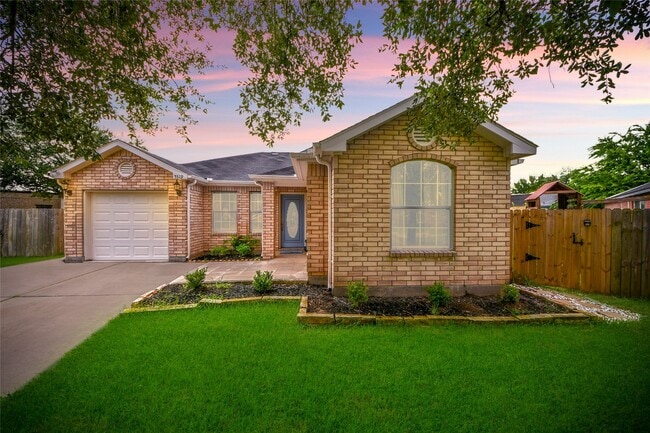 Photo - 5519 Rio Sabinas St