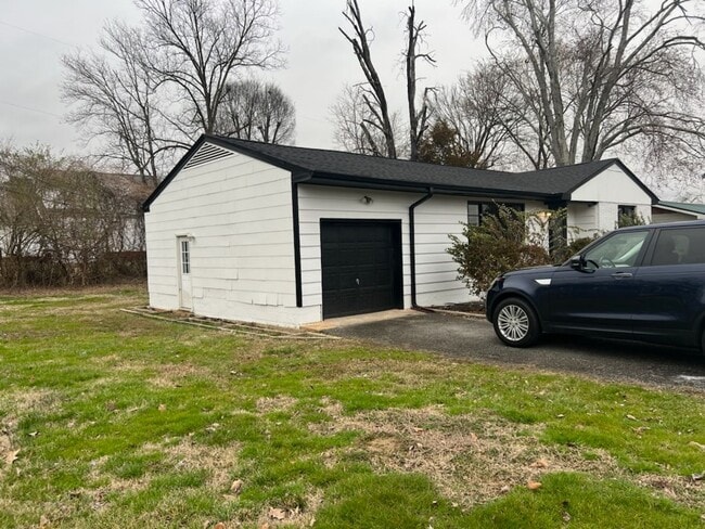 1027 Floyd Dr