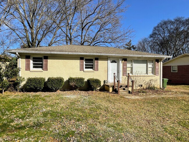 Photo - 1921 Stevens Ave NE