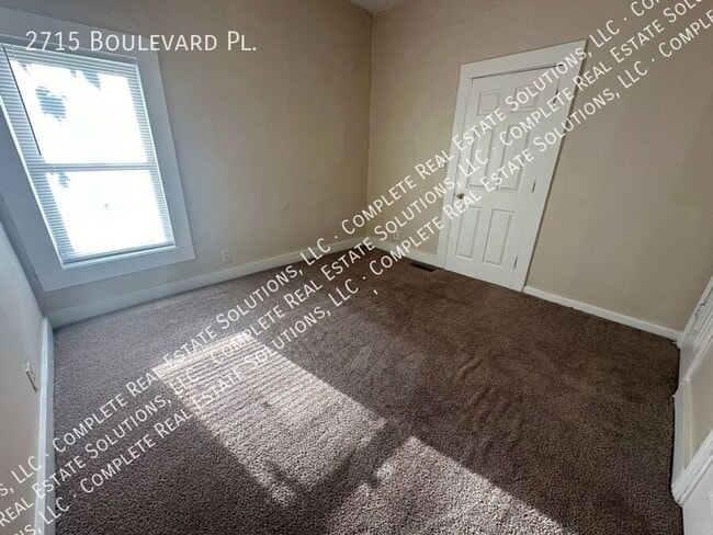 Photo - 2715 Boulevard Pl