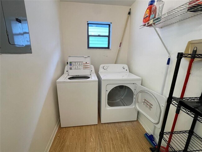 Photo - 720 E Gilchrist Ct