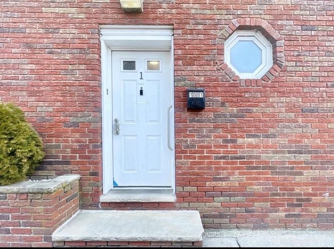 Building Photo - 1001 New York Ave Unit 1