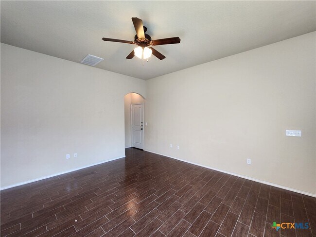 Photo - 622 Creekside Cir