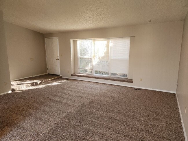 Photo - 6672 Fredrick Dr