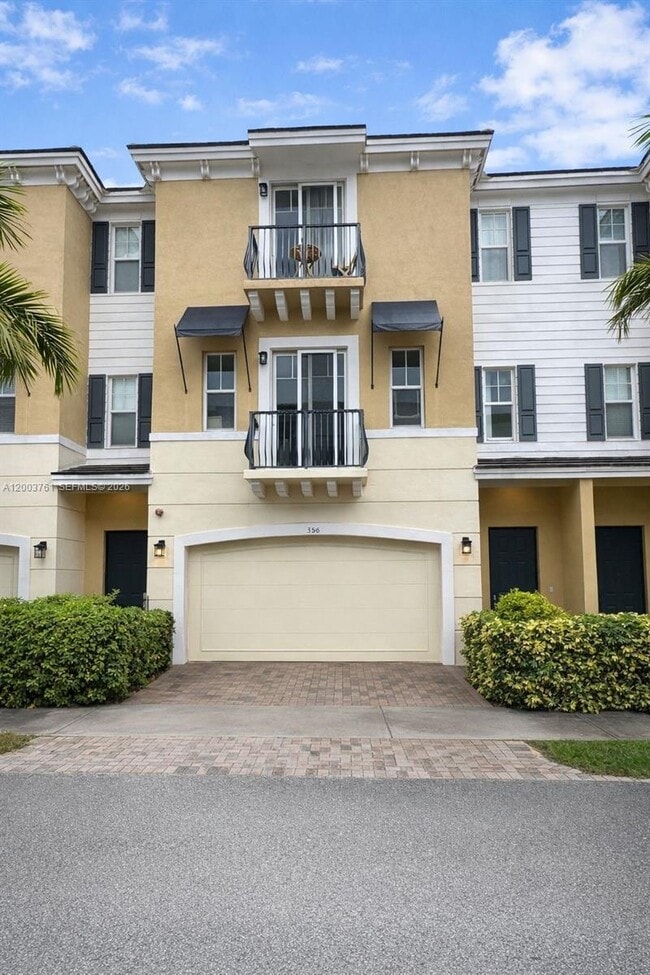 Building Photo - 556 NW 39th Cir