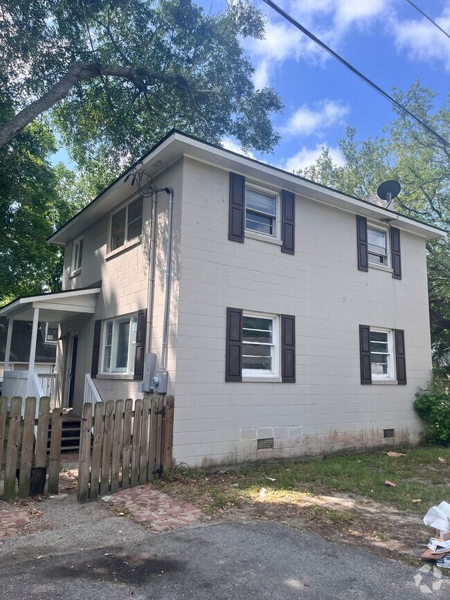 Building Photo - Charming Single Family Home
