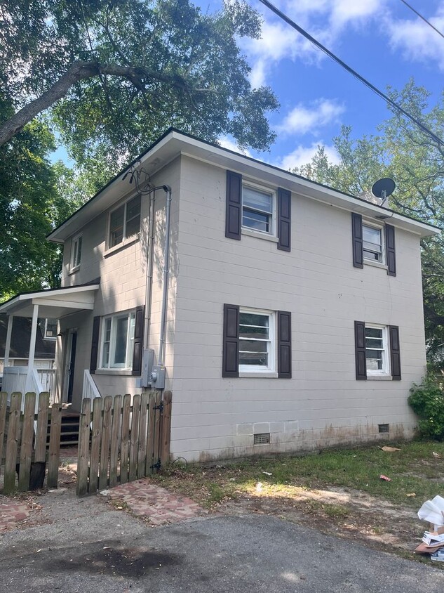 Charming Single Family Home - Charming Single Family Home