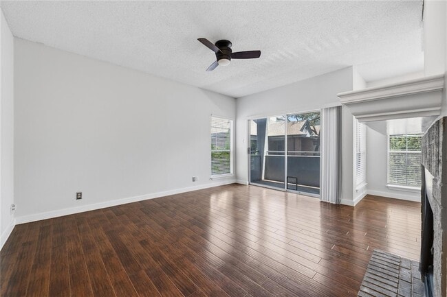 Building Photo - 700 S 1st St Unit 202