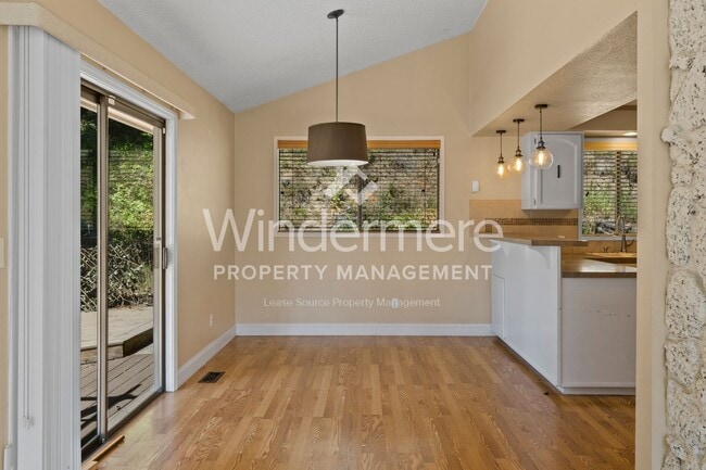 Photo - *** HALF OFF FIRST FULL MONTH'S RENT*** 4 ...
