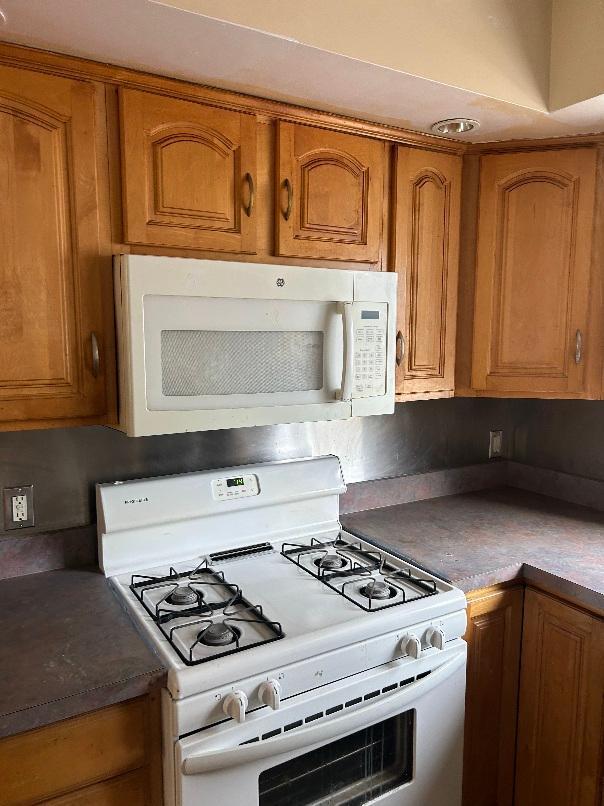 Building Photo - 98 Kirtland St Unit 1