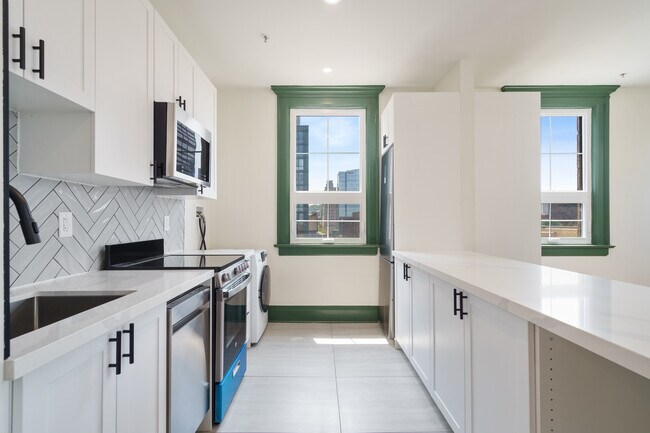 Photo - 72 James St N Unité 407