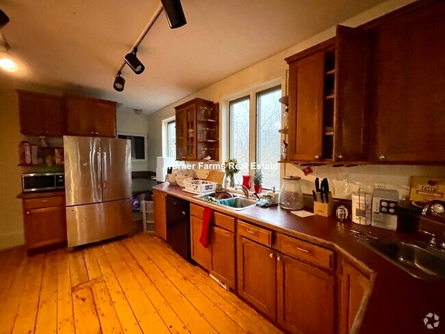 Building Photo - 53 Lawn St Unit 2 Rental