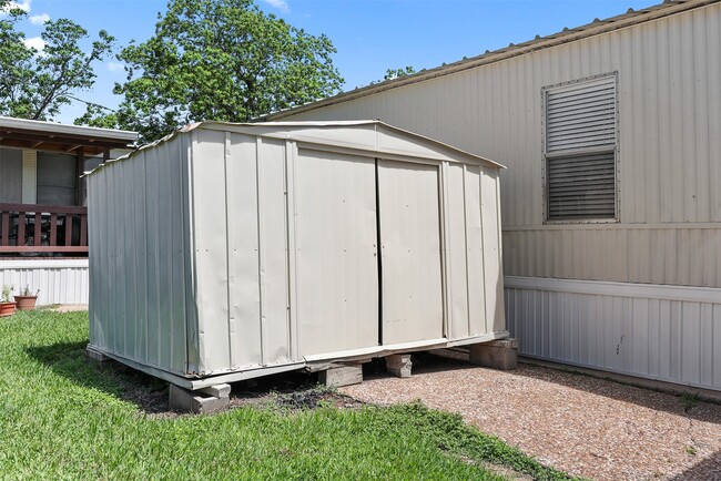 Photo - 2222 N Austin Ave