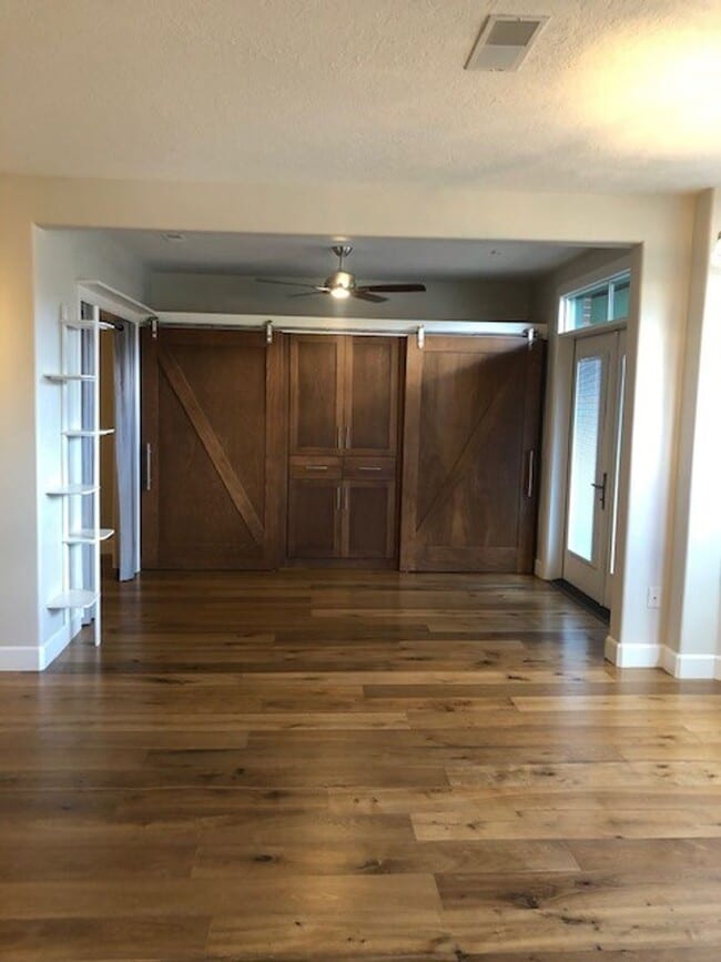 Photo - Stunning-Updated-Unfurnished Condo @ Hyde Park Place!