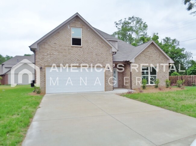 Building Photo - Home in Tuscaloosa..... Available to View Now!!!