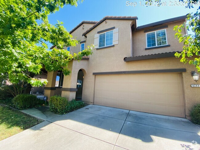 Building Photo - Stunning 2 Story with a Huge Loft!