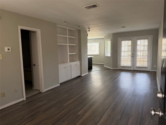 Building Photo - 6107 Snug Harbor Blvd Unit L11