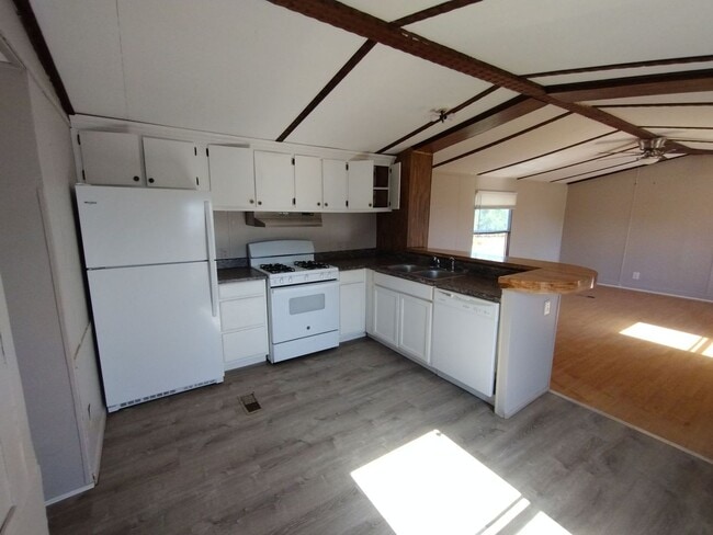 Photo - 3 Bedroom/2 Bath home on large fenced lot