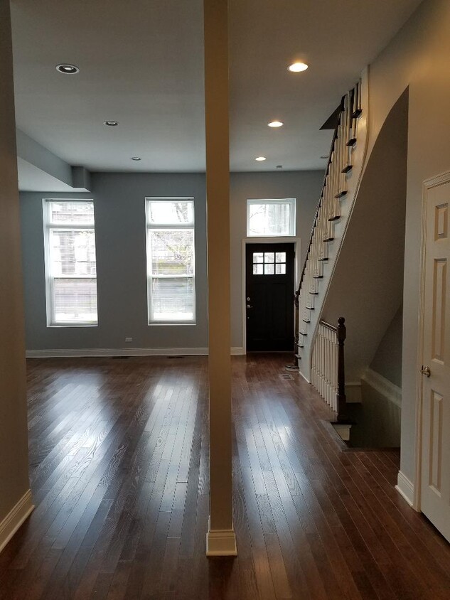Photo - 1034 N Orleans St (Chicago, IL)