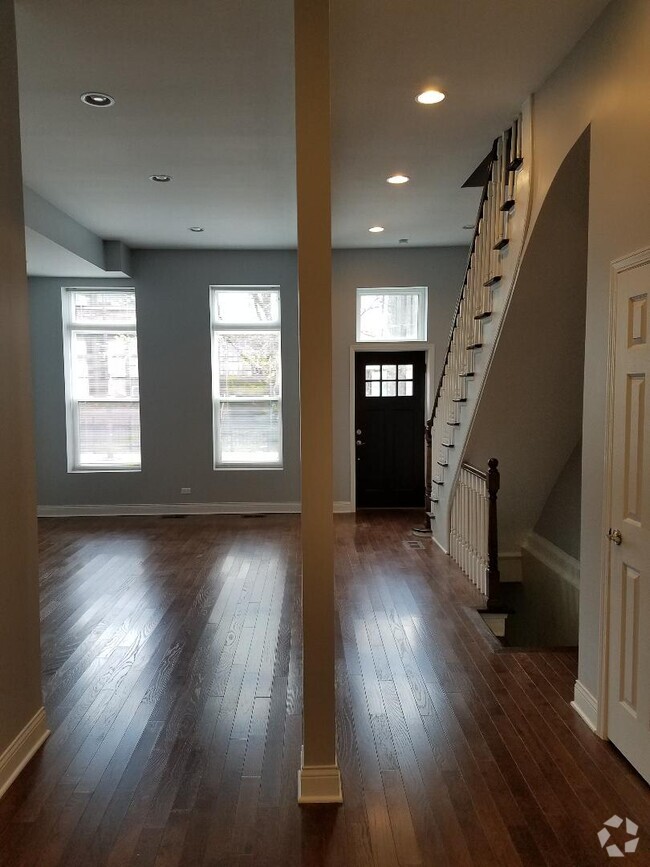 Building Photo - 1034 N Orleans St Rental