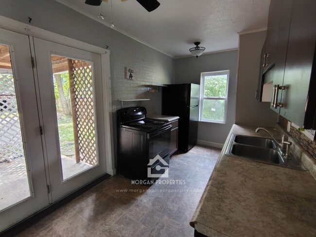 Photo - 3612 Brown St
