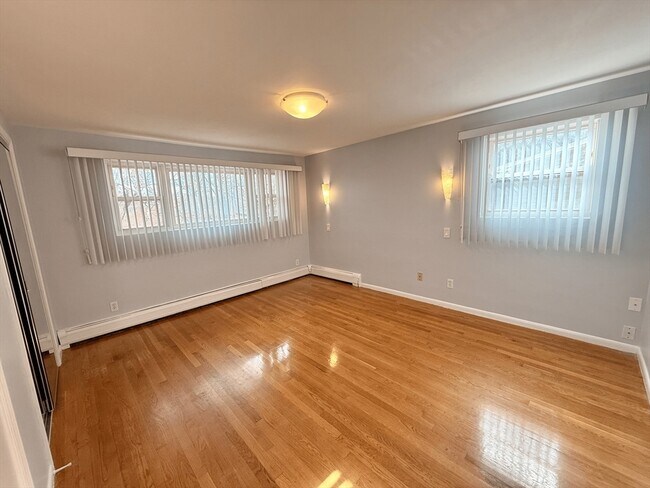 Photo - 28 College Farm Rd Unit 2