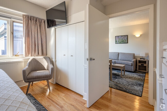 1BR, 1BA - 414SF - Primary Bedroom - 1555 Oak Ave