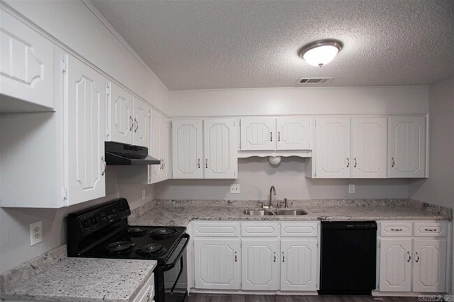 Photo - 302 Bellevue Cir