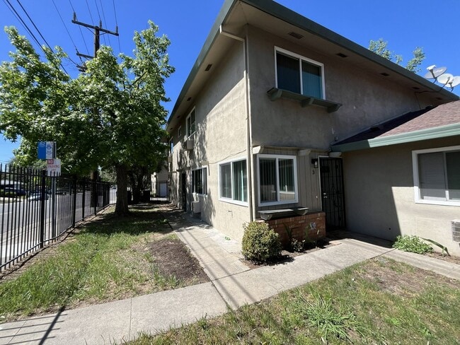 Photo - 2 BEDROOM 1 BATH AVAILABLE FOR MOVE IN TOMORROW! Unit #3