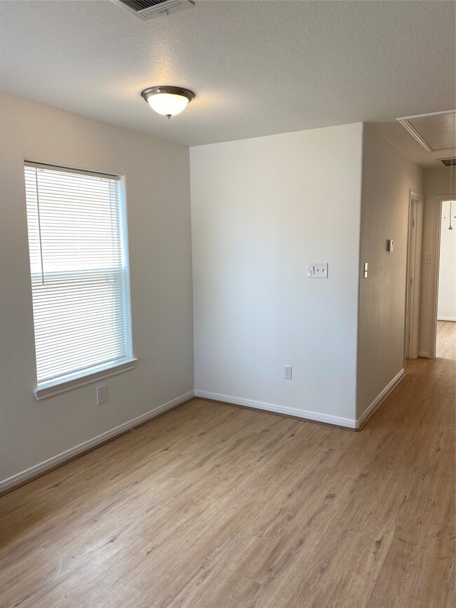 Photo - 3722 Putnam Dr