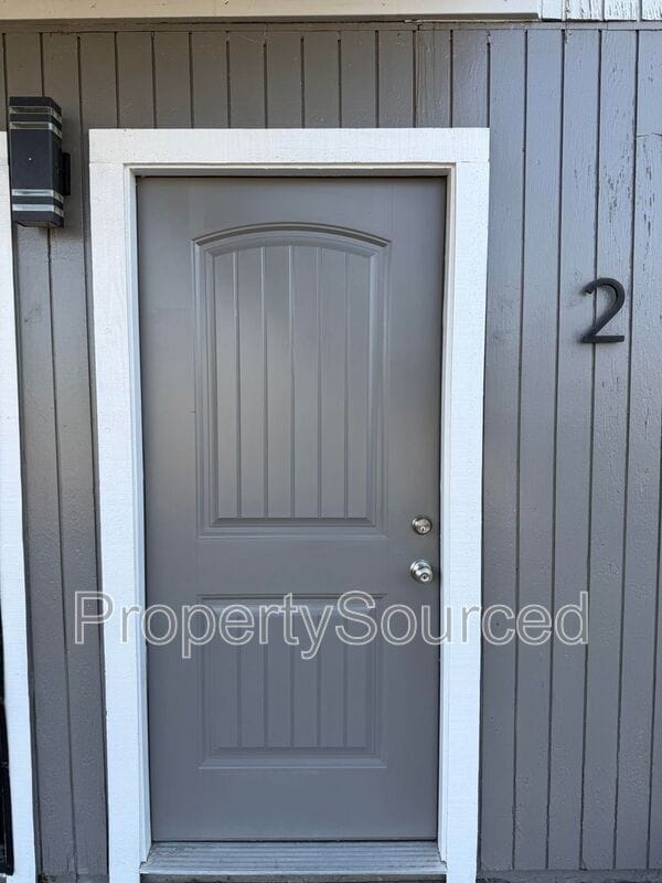 Photo - 911 E H St Unit 2