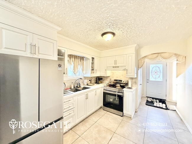 Photo - Spacious 3-Bedroom Main Level Apartment with Backyard & 3 Parking – Cambridge Unit 1
