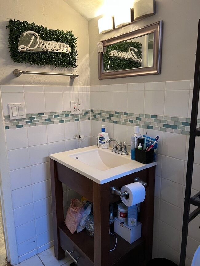 Bathroom - 2836 Xavier St Unit 2836