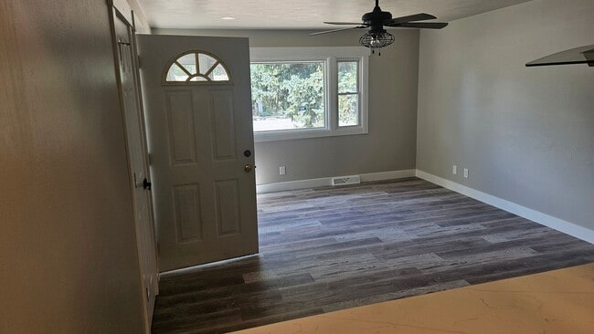 Photo - 3 Bedroom Cozy Remodeled Home